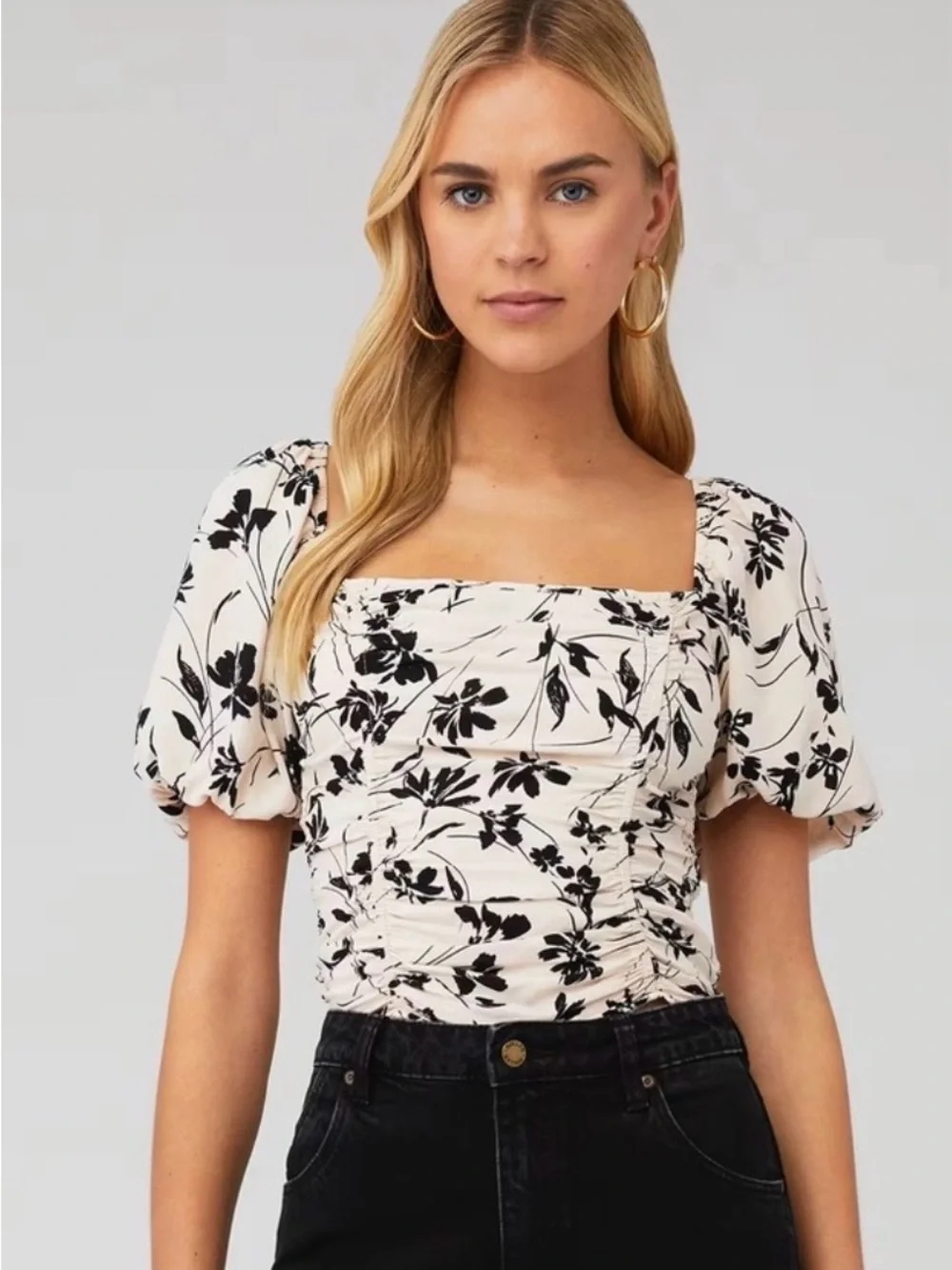 ASTR the Label Smocked Ruched Puff Sleeve Floral Black & Cream Blouse, Medium